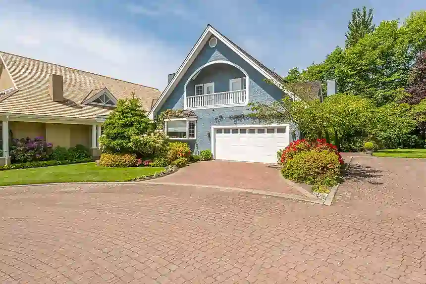 Residential Garage Door Service in Cochrane